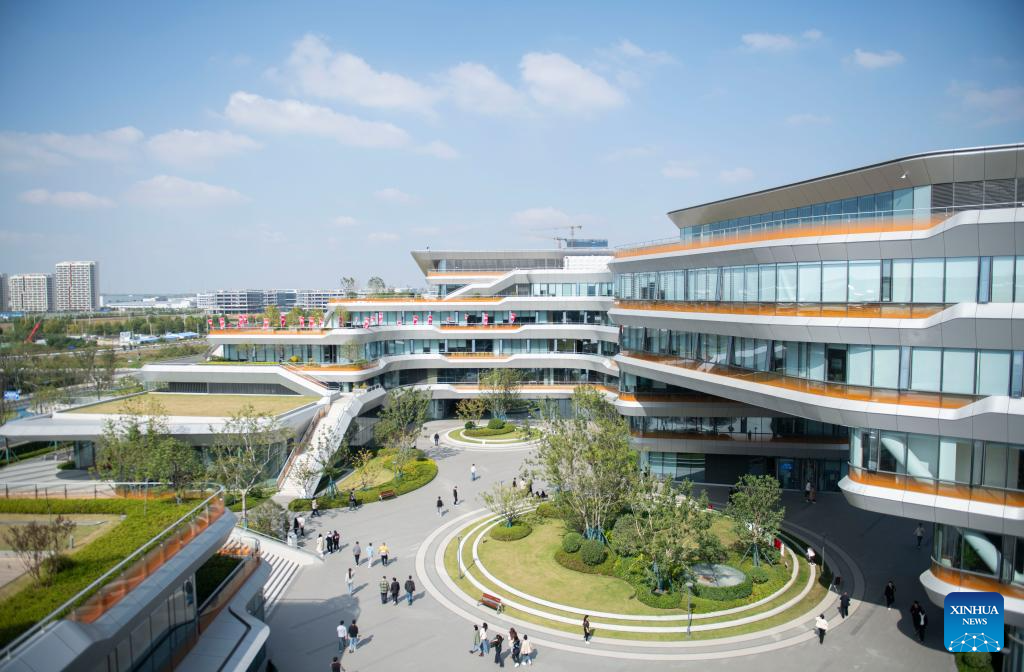 Кампус штаб-квартиры iFLYTEK AI в Хэфэе, провинция Аньхой на востоке Китая (31.10.2024, Синьхуа/Фу Тянь)