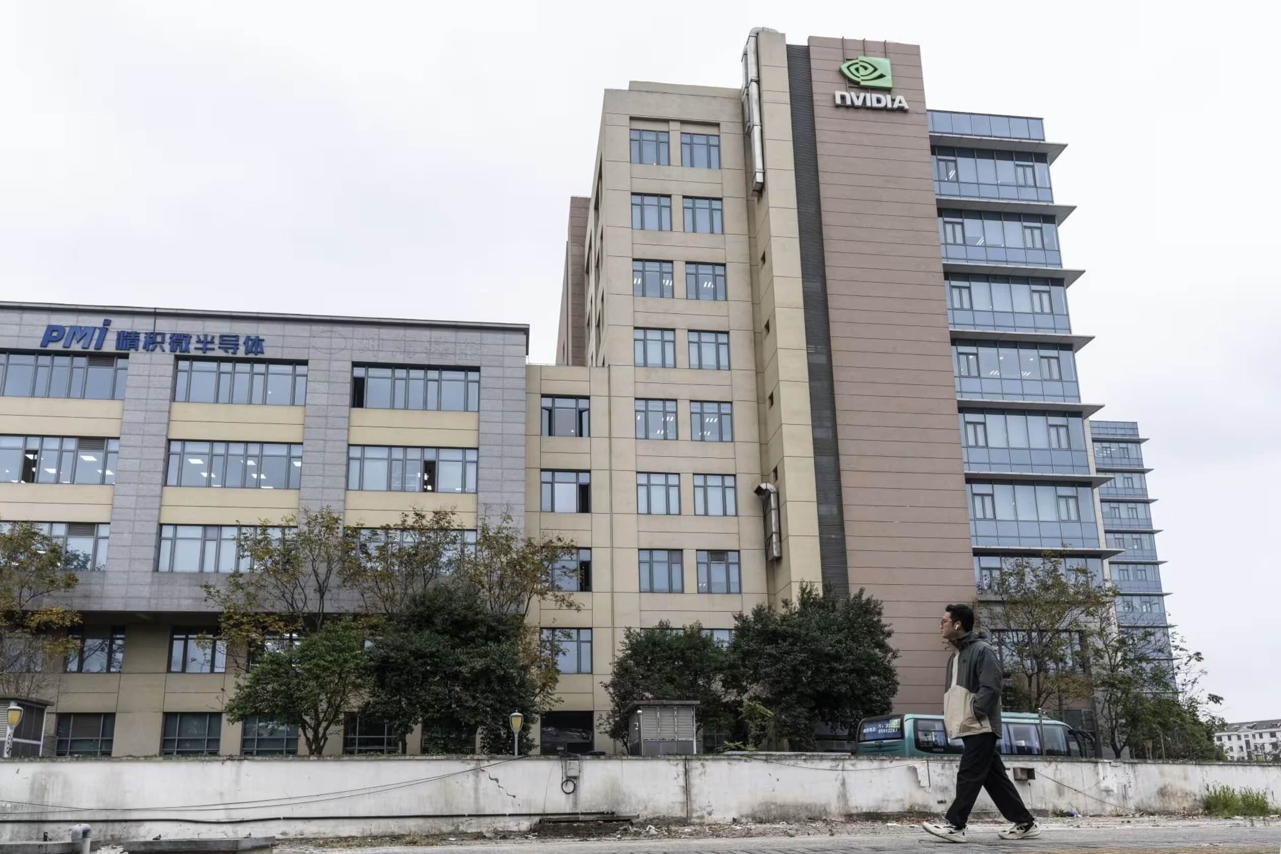 Все встревожены взлетом DeepSeek — кроме Nvidia, которая этому способствовала - 7 Все встревожены взлетом DeepSeek — кроме Nvidia, которая этому способствовала - 7