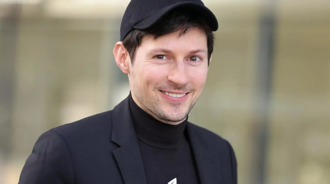 Павел выглядит радостным. Рукопожатие крепкое!