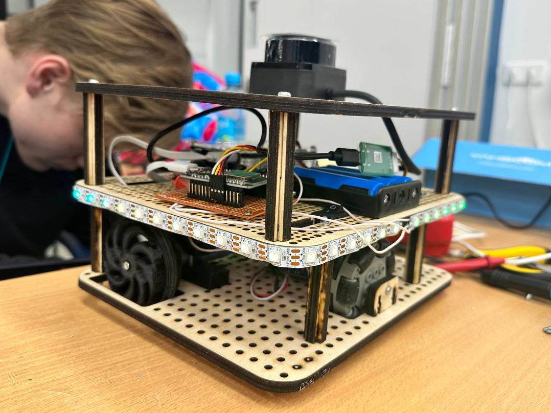 Робот RoboForce