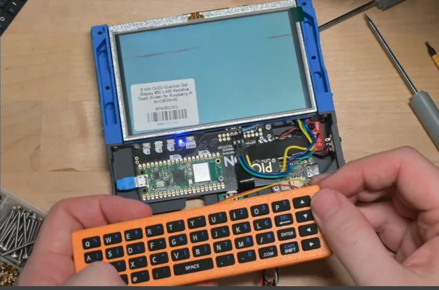 Пять свежих проектов на Raspberry Pi: мини-ПК, кибердек, медиаплеер и кое-что еще - 3 Пять свежих проектов на Raspberry Pi: мини-ПК, кибердек, медиаплеер и кое-что еще - 3