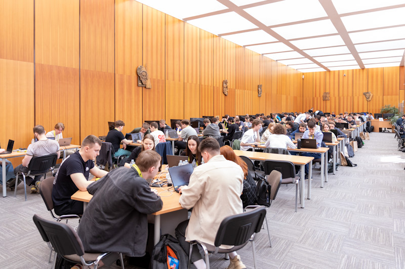 Хакатон SoC Design Challenge 2025: три дня «железа» и 245 студентов в Зеленограде - 4