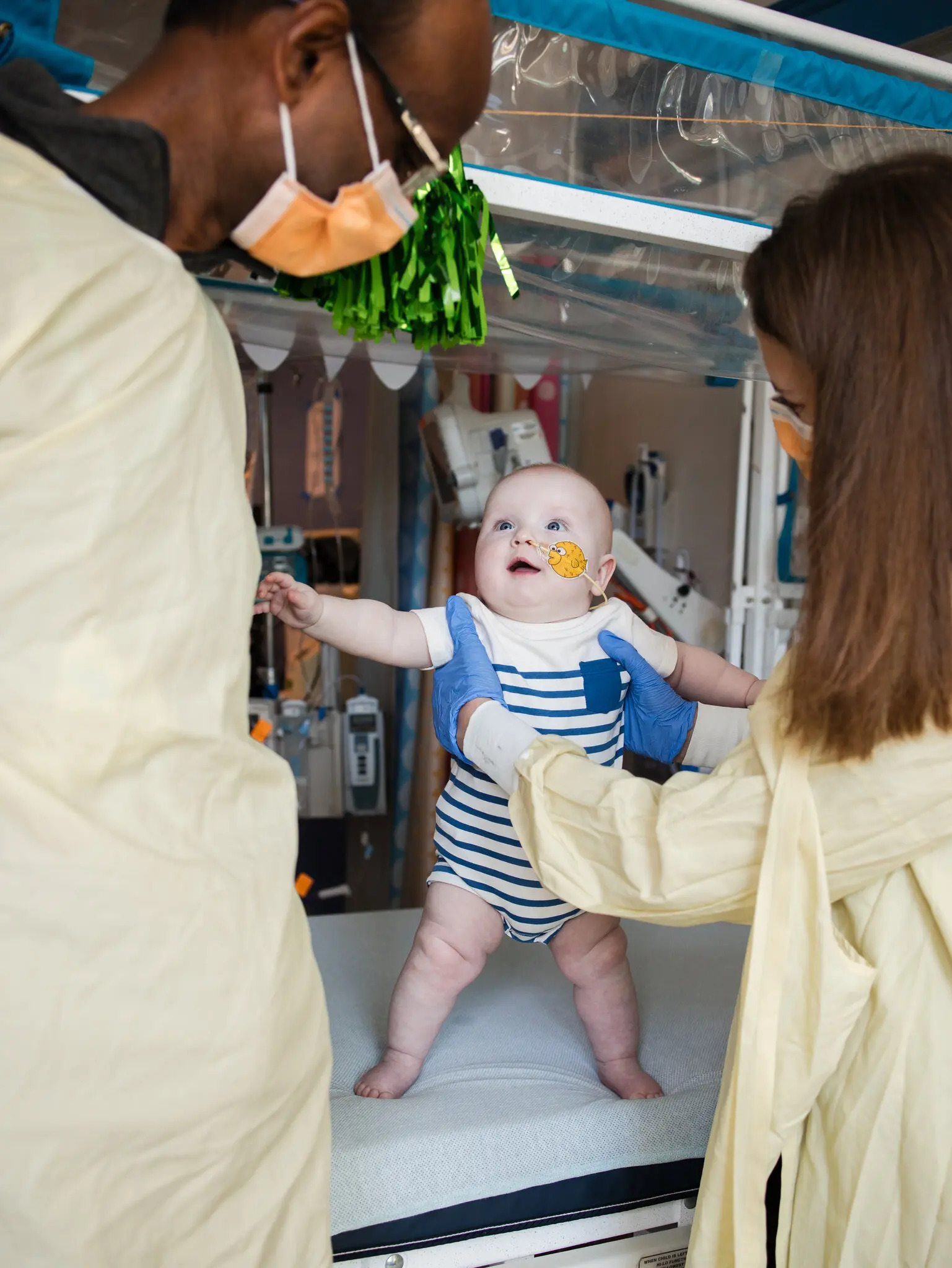  Сейчас состояние Кей-Джея достаточно хорошее, чтобы команда начала планировать его выписку из больницы и жизнь дома, и он проходит все этапы развития.