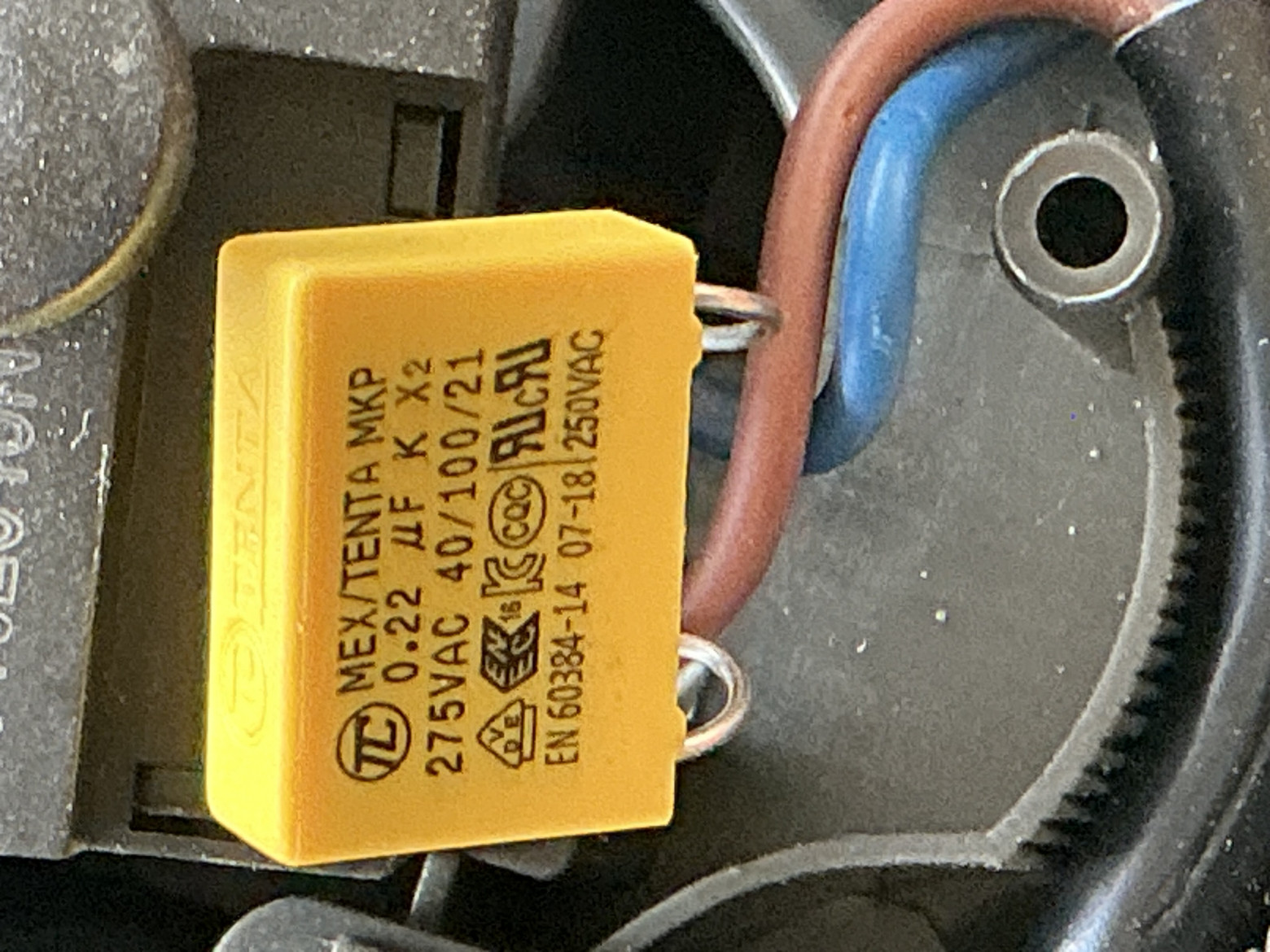 Конденсатор, о котором ИИ имеет разные мнения.