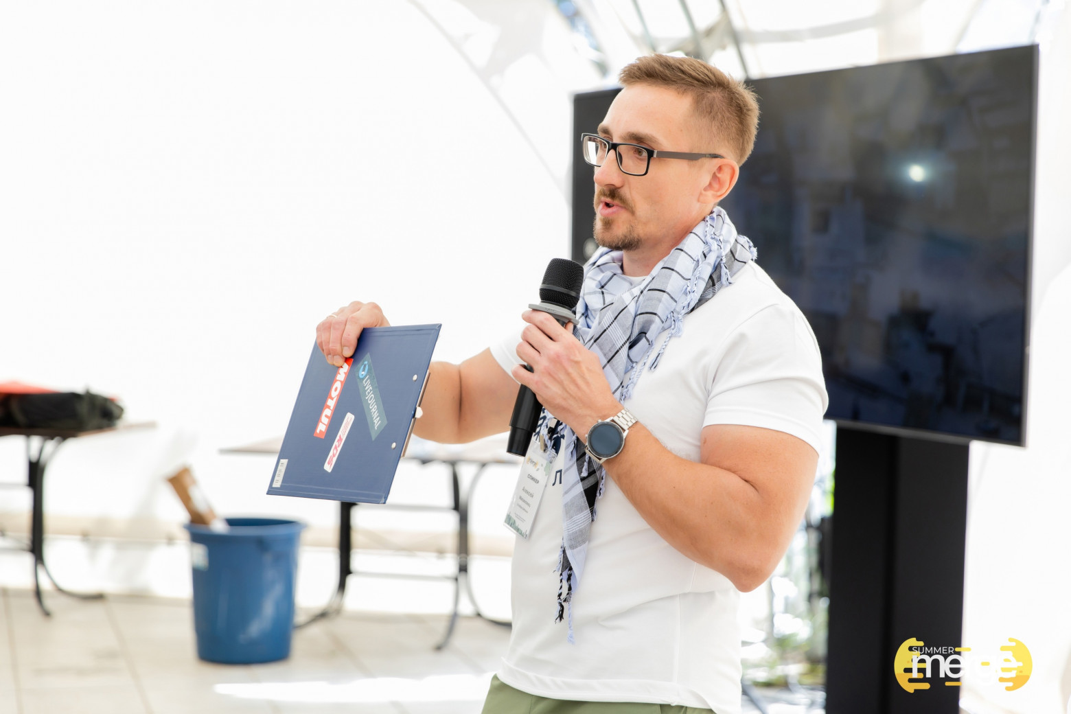 Проектирует, разрабатывает и продвигает программные продукты, ломает штампы    