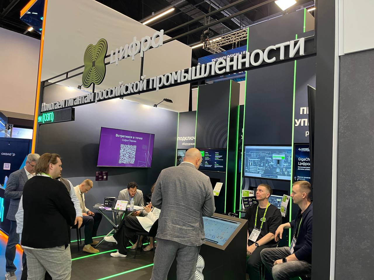 Хороший пример демонстрации интерфейса и использования QR