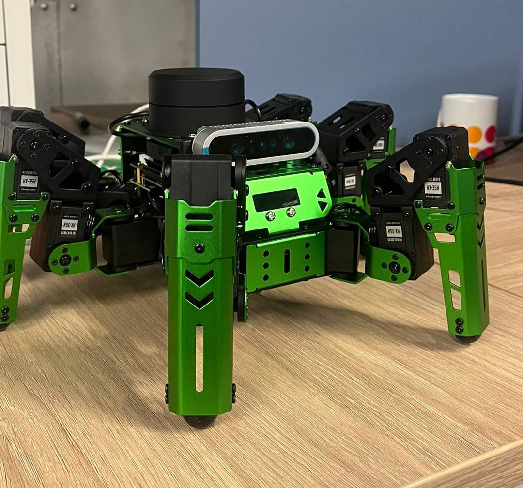 Как мы программировали робота-краба для ЦИПР2025: AI, который выделяет нас на фоне пультов - 1