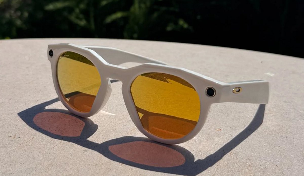 Meta* представила умные очки Oakley - 2