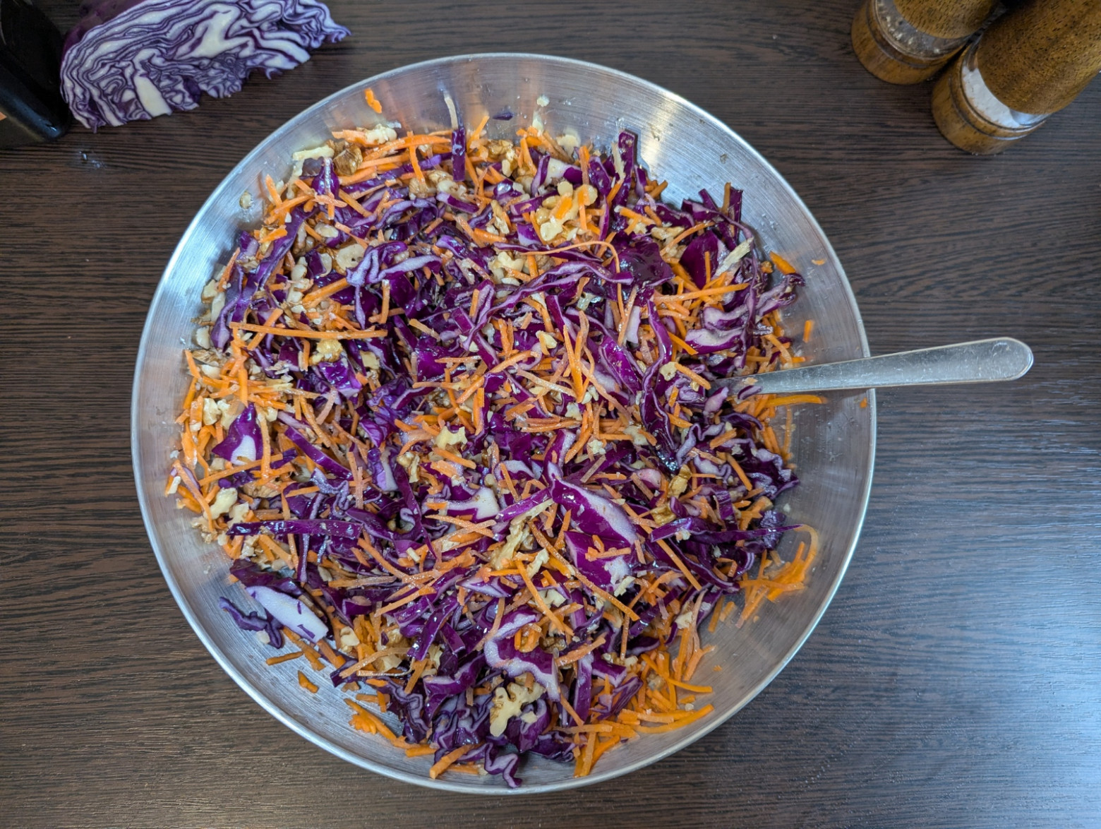 На порцию взял 1/5 часть миски салата (можно добавить еще оливковое масло)  