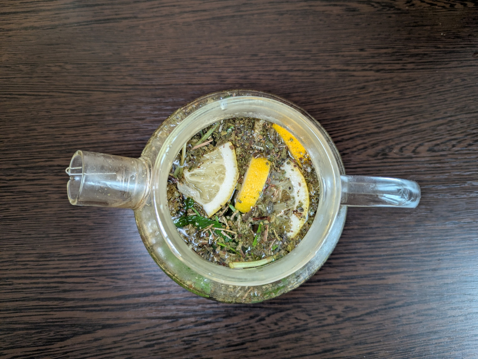 Заливайте горячей водой 75 градусов в чайник 900 мл  