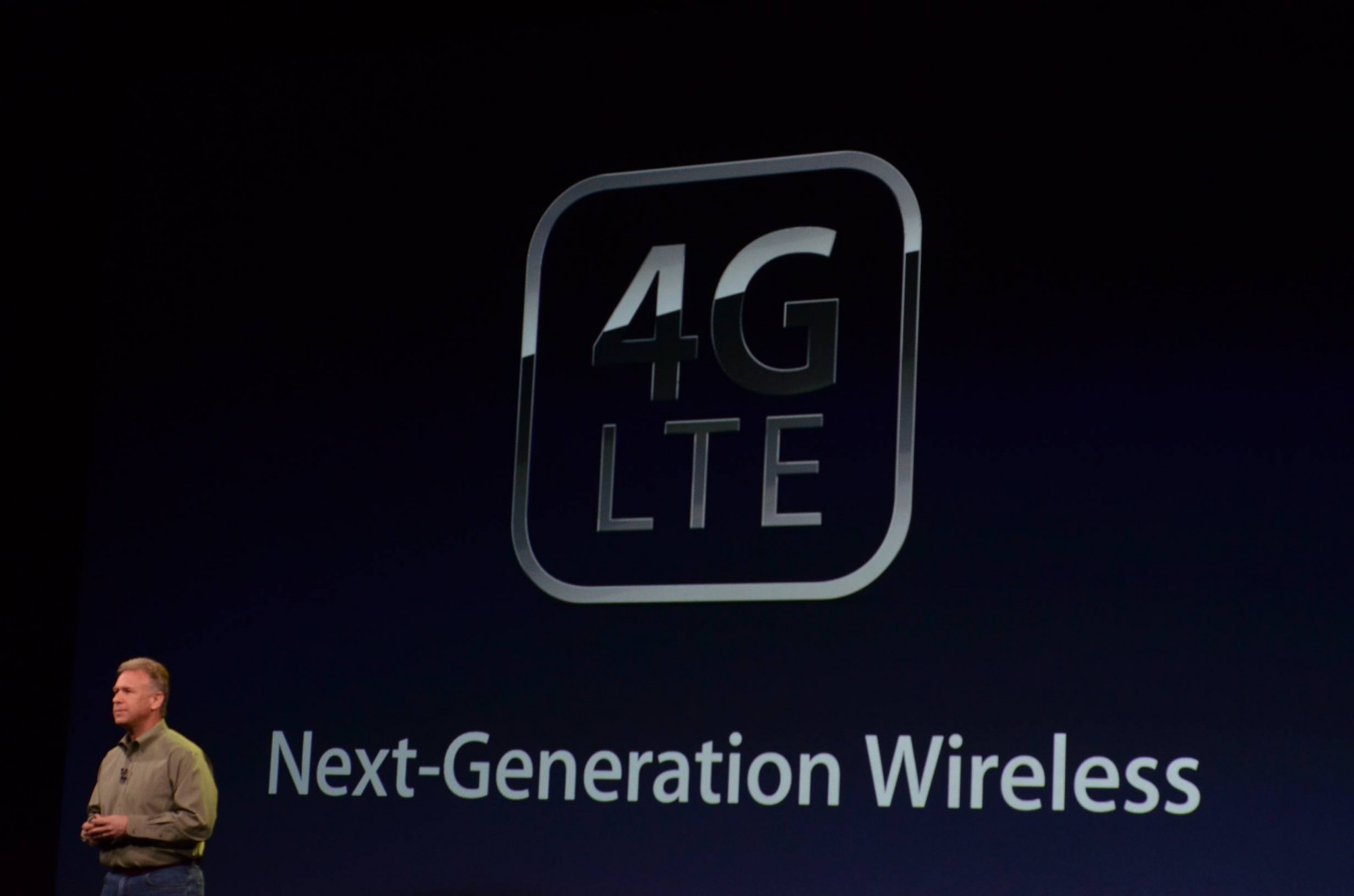 В Великобритании Apple всё ещё должна Optis Wireless Technology около $502 млн за этот же патент, но дело отправлено на апелляцию и Apple готовит новый ответ патентному троллю. Спор тянется с 2019 года, представители Optis по-прежнему уверены, что суд установит справедливую компенсацию за патенты, которые обеспечивают высокоскоростное подключение для миллионов устройств Apple.