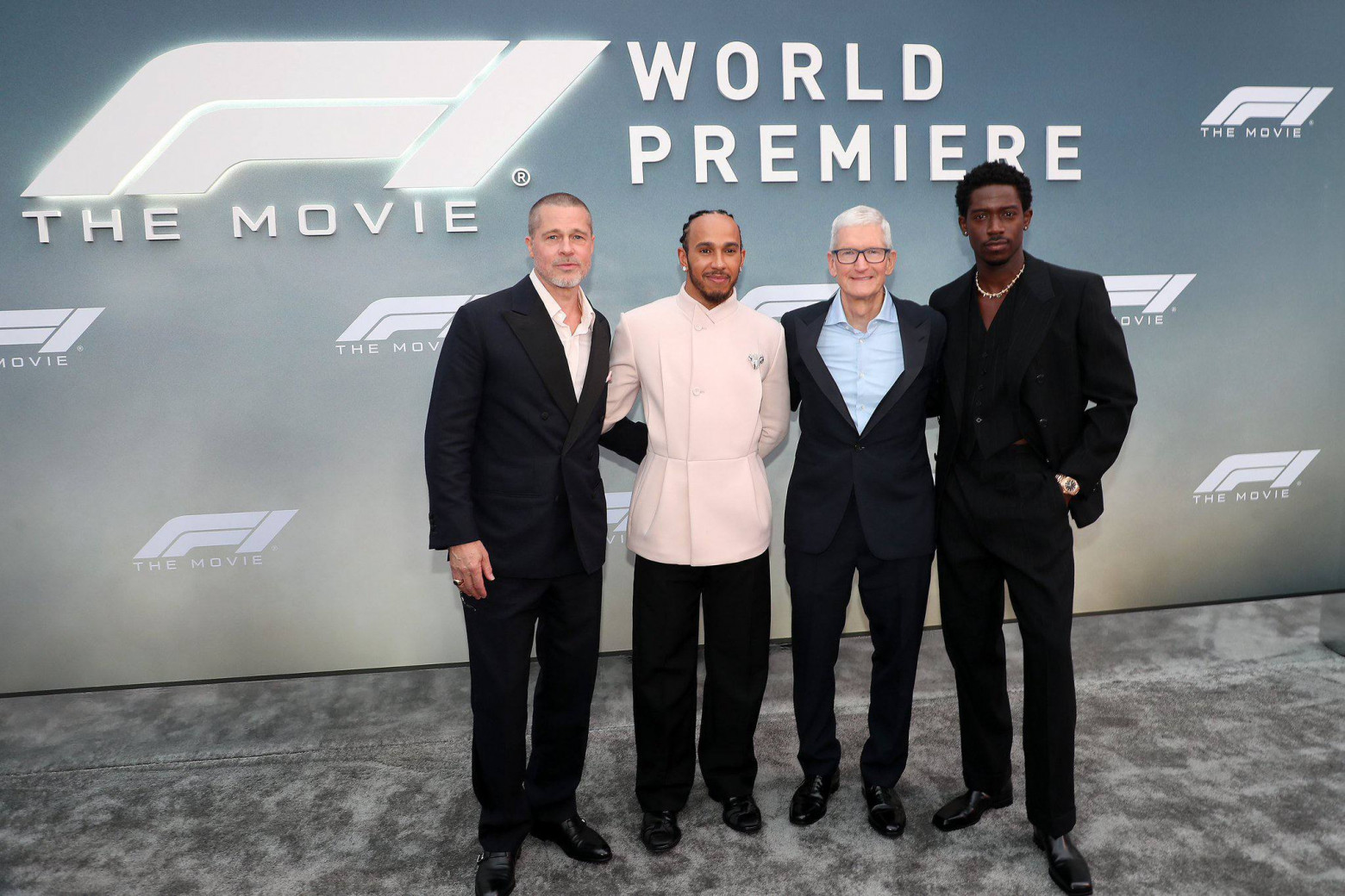 «Мы так рады, что все смогут увидеть фильм «F1» в кинотеатрах! Брэд Питт, Льюис Хэмилтон, Дэмсон Идрис, весь актёрский состав и съёмочная группа создали что-то действительно особенное. Спасибо за то, что вы оживили на большом экране эти острые ощущения и страсть Формулы-1!»