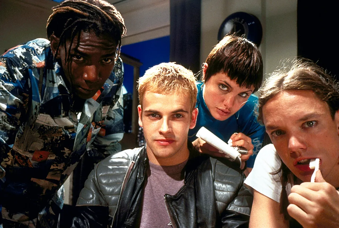  В игре «Хакеры» группа одержимых RISC подростков должна помешать козлобородому злодею уничтожить флот нефтяных танкеров с помощью компьютерного вируса. На фото (слева направо): Лорд Никон, Дэйд, Кейт и Зерновой Убийца.