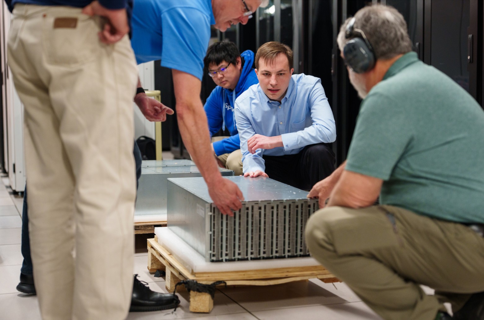 Установка нейроморфного суперкомпьютера SpiNNaker2 от немецкого стартапа SpiNNcloud в дата-центре Sandia National Laboratories 