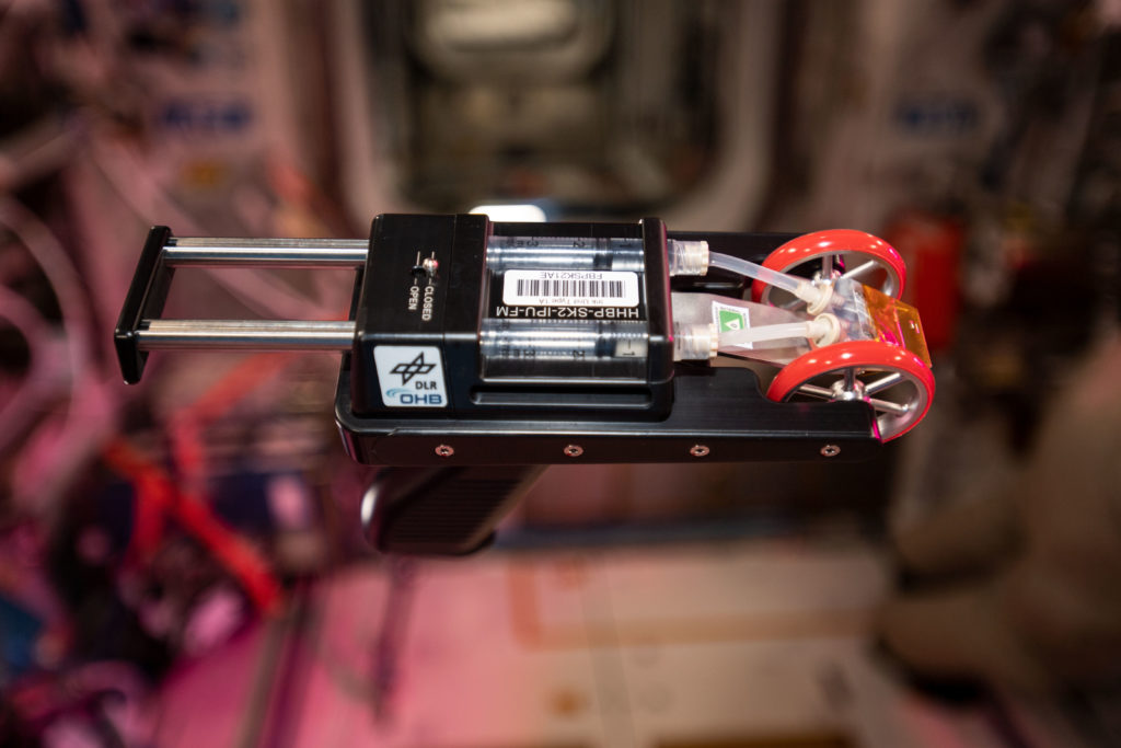 Органавты на орбите. Кто и зачем печатает щитовидки и мениски в космосе - 4