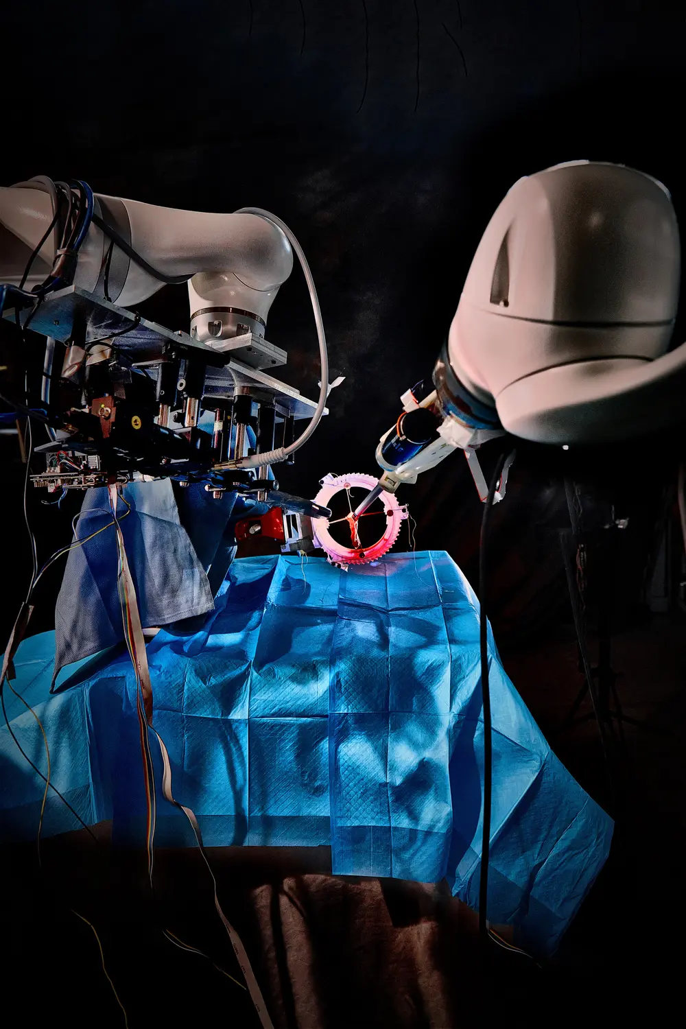 Автономность, предоставляемая системой STAR 2020, позволяет хирургам отстраниться от хирургического поля