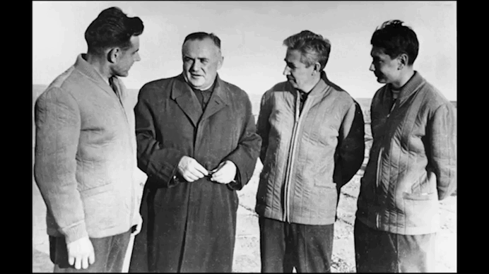 9 лет я рисовала слайды и баннеры руками, а потом пришла нейросеть - 15