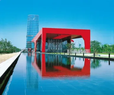 Центальный монумент академии