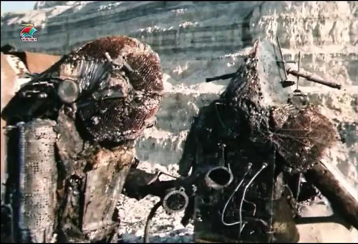 Если у Мигунова военные роботы из повести изображались с явными отсылками к немцам времён мировых войн ХХ века, то в экранизации 1988 года их сделали из хлама, получив чудищ самого хтоничного вида