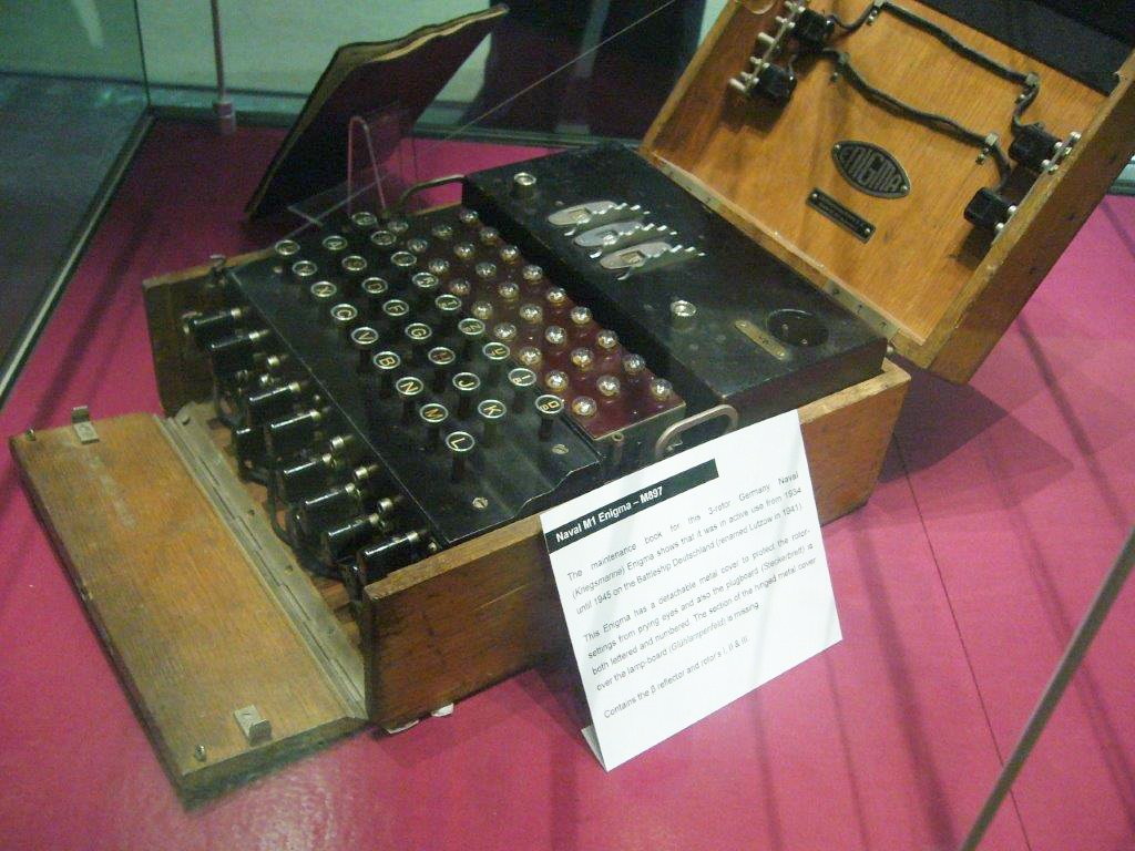 Enigma M1. Источник: Нильс Форхольт, «Изображения Enigma M1 в Блетчли-Парке».