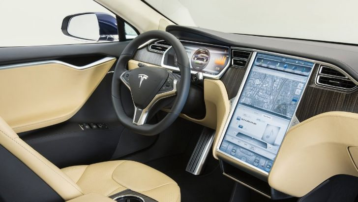 Tesla интегрировала нового голосового помощника на базе ИИ в электромобили для китайского рынка - 1