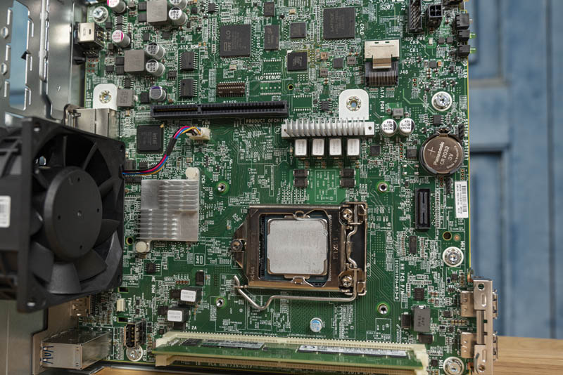 Слева снизу оставили старый USB 2.0, можно было и 3.0