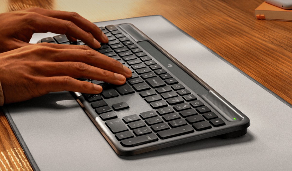 Logitech презентовала клавиатуру с питанием от солнечной батареи Signature Slim Solar+ - 2