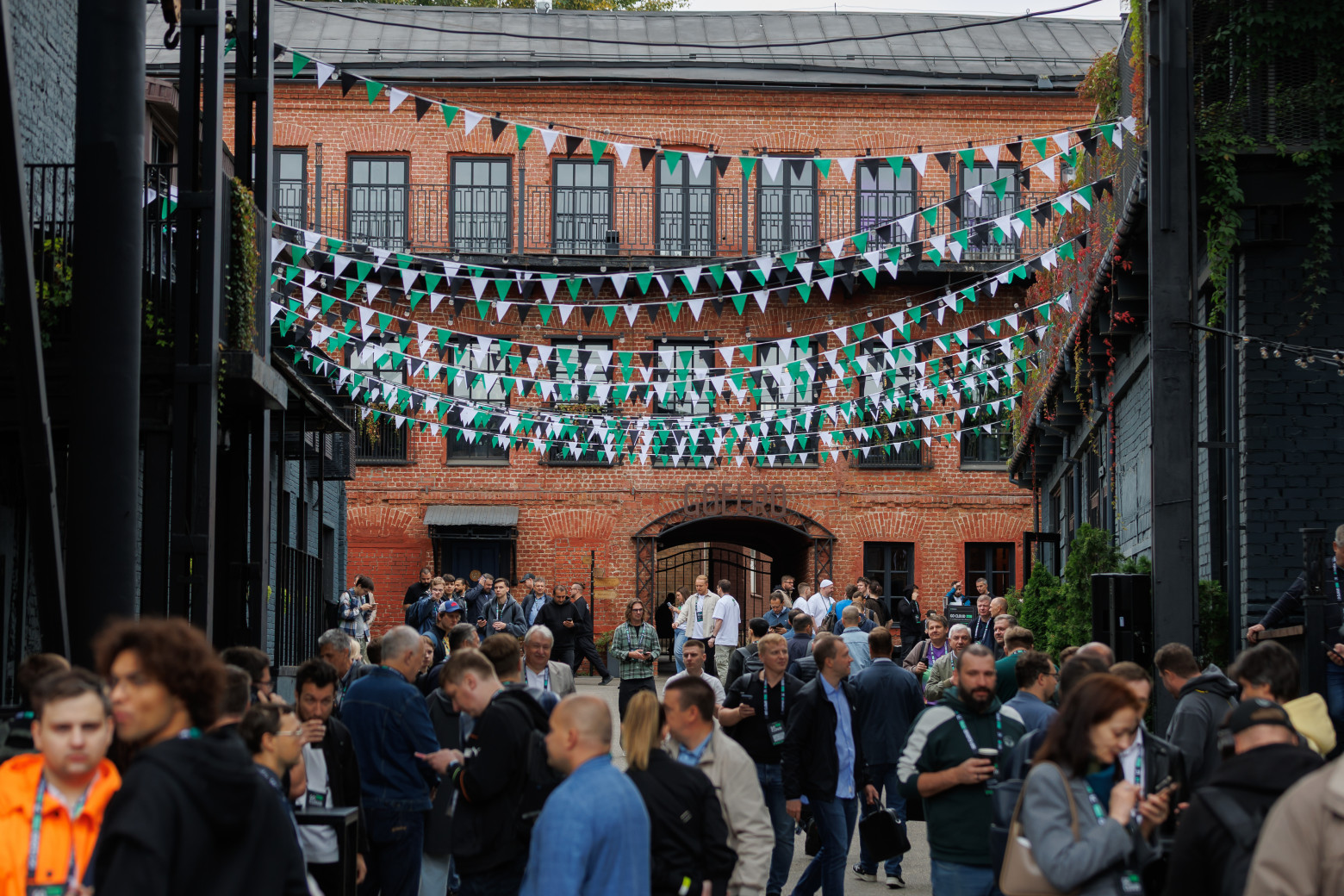 Решить задачу с помощью AI-помощника, «прожарить» резюме и выиграть мерч: как прошла IT-конференция GoCloud Tech 2025 - 2