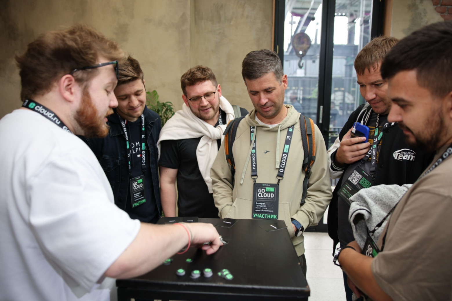 Решить задачу с помощью AI-помощника, «прожарить» резюме и выиграть мерч: как прошла IT-конференция GoCloud Tech 2025 - 5