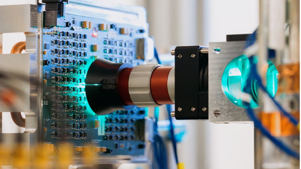 В Microsoft Research работают над прототипом аналогового оптического компьютера - 1