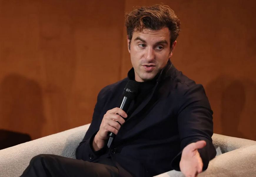 Гендиректор Airbnb назвал альтернативу для лишившихся работы из-за ИИ - 1