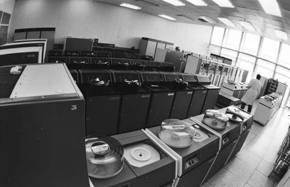 От мини-ЭВМ и перфокарт к IDE и фреймворкам. Как поменялось программирование за 50 лет — взгляд изнутри - 7