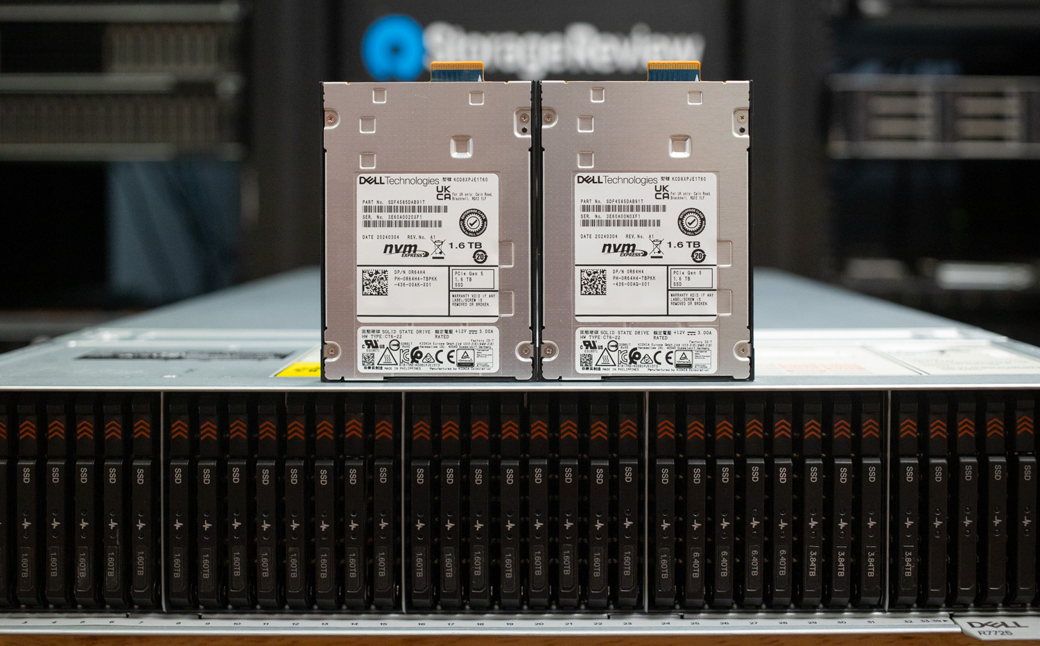 Поддержка носителей Dell R7725