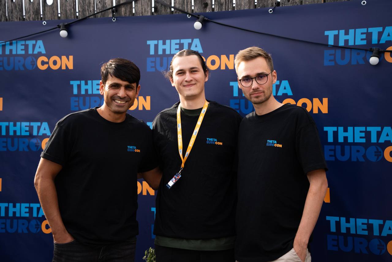 Интервью с соучредителями Theta EuroCon во время короткого перерыва. Их инсайты придали моим ежедневным апдейтам дополнительную глубину.