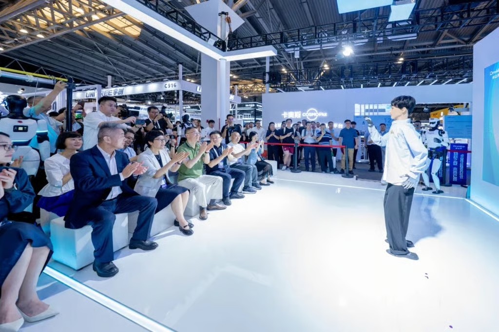 В Китае робот Xueba 01 приступил к занятиям в аспирантуре шанхайского университета - 3