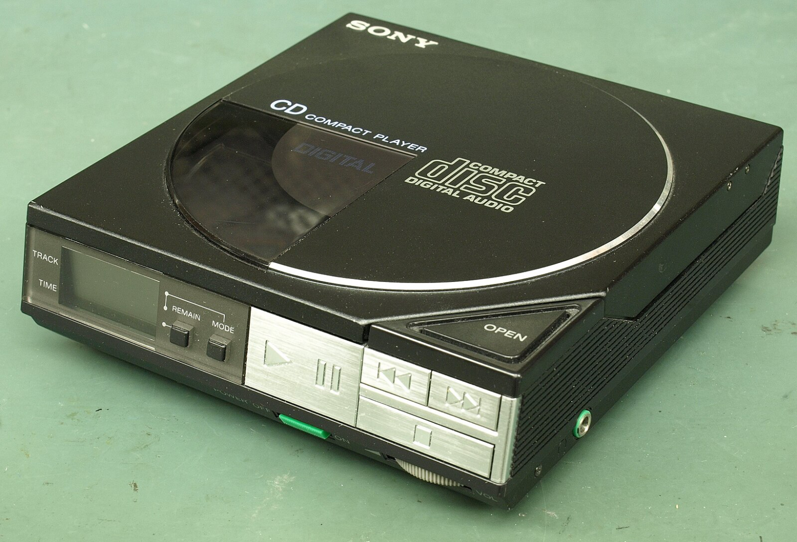 Discman D-50. Источник.