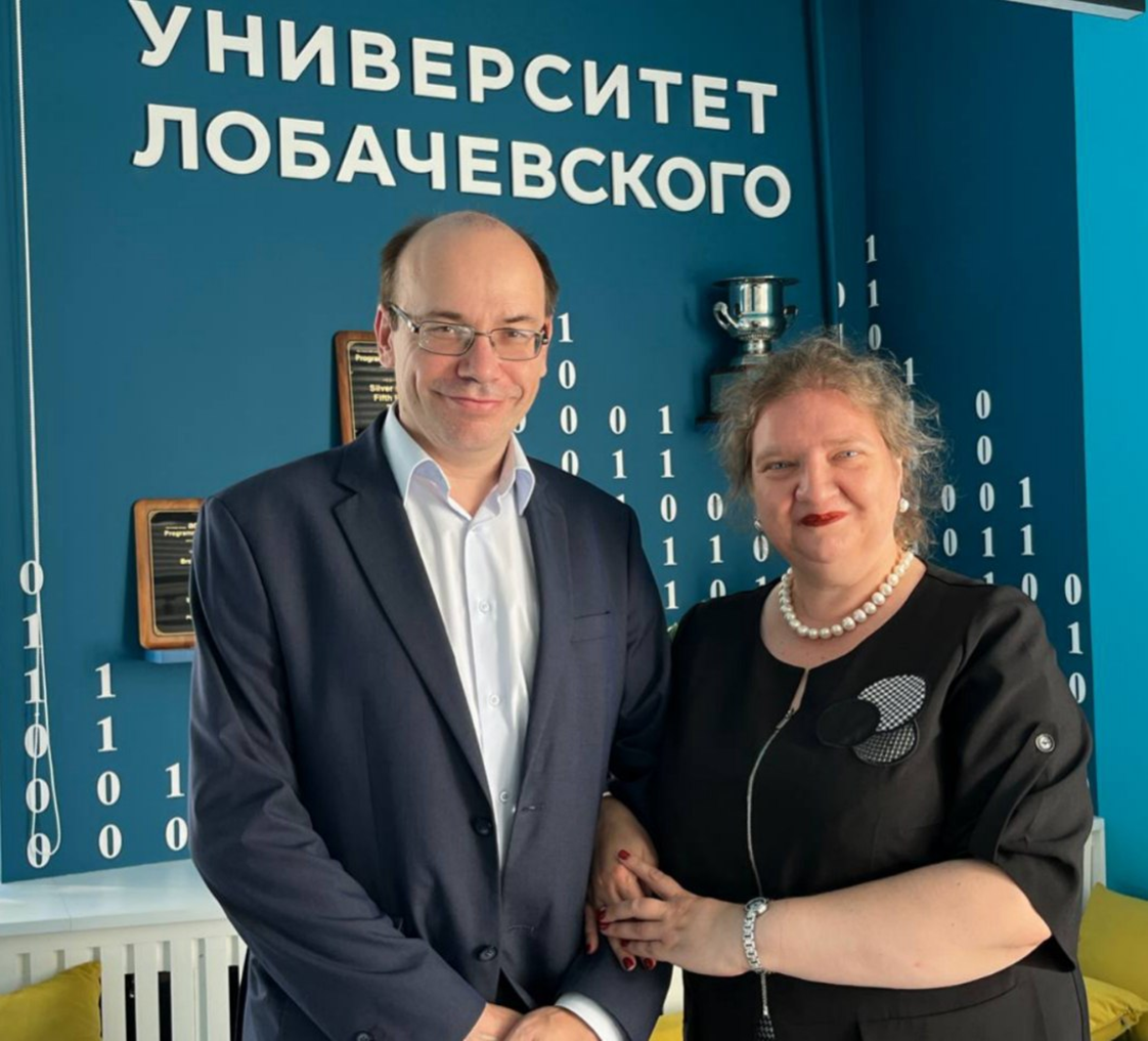 Николай Юрьевич Золотых и Людмила Сергеевна Макарова. Если бы меня попросили сказать о том, чем занимаются эти сотрудники ННГУ, я бы сказала: «Хорошие люди делают хорошие дела». 