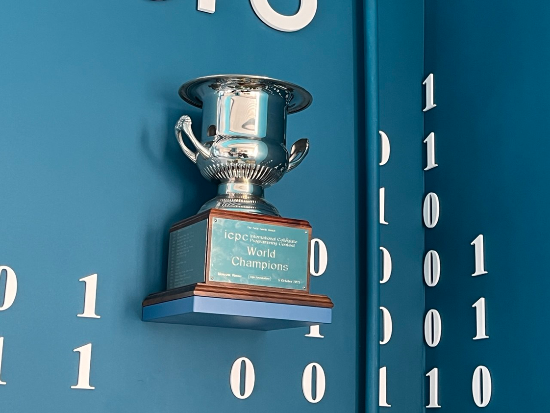 Команда Нижегородского государственного университета им. Н.И. Лобачевского выиграла чемпионат мира по программированию среди университетских команд ICPC (International Collegiate Programming Contest), став абсолютным чемпионом в 2021 году.