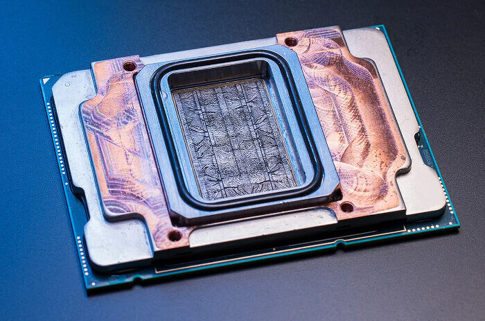 Microsoft внедряет микрофлюидику в охлаждение ЦОД для ИИ - 1