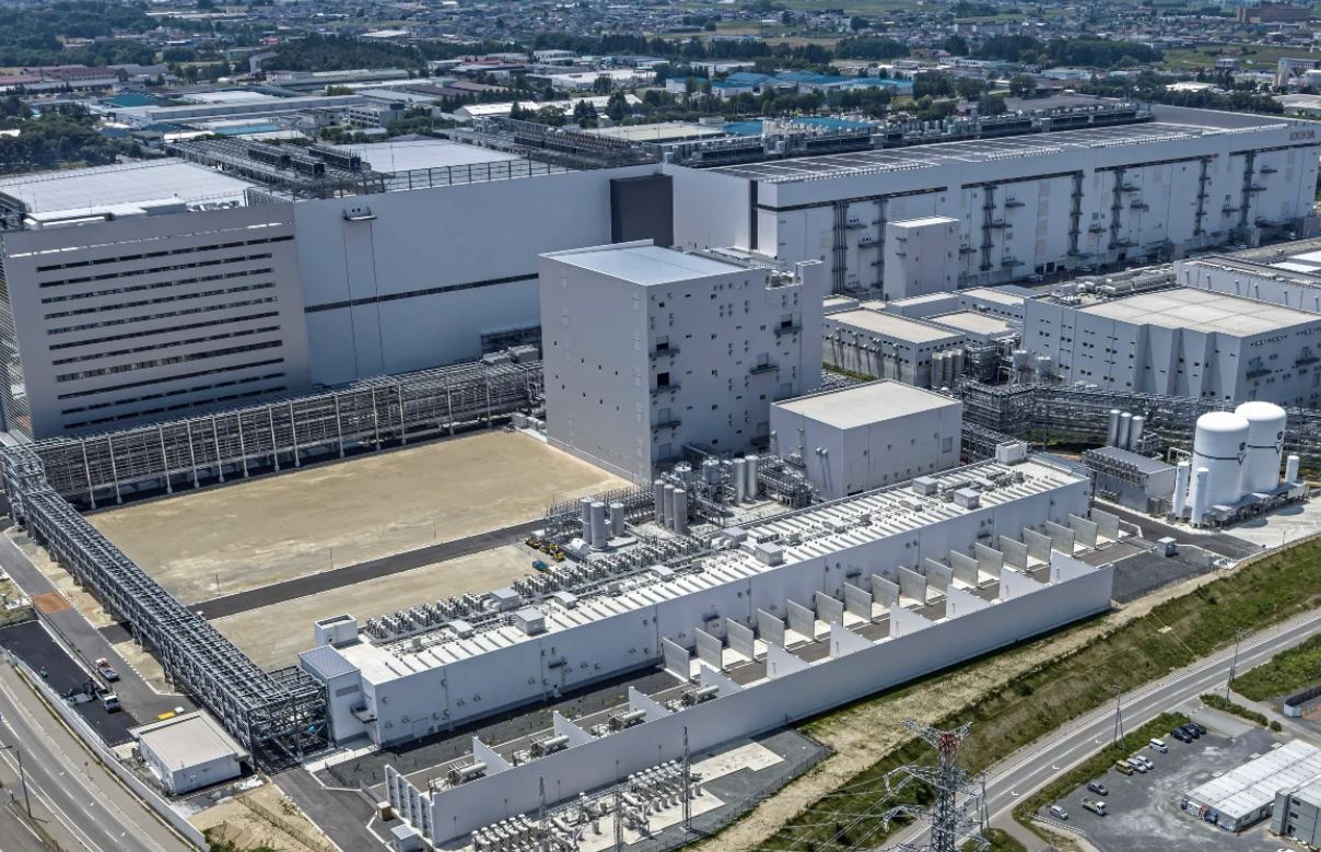 Kioxia и Sandisk открыли в Японии фабрику Fab2 для производства 218-слойной 3D NAND-памяти - 1