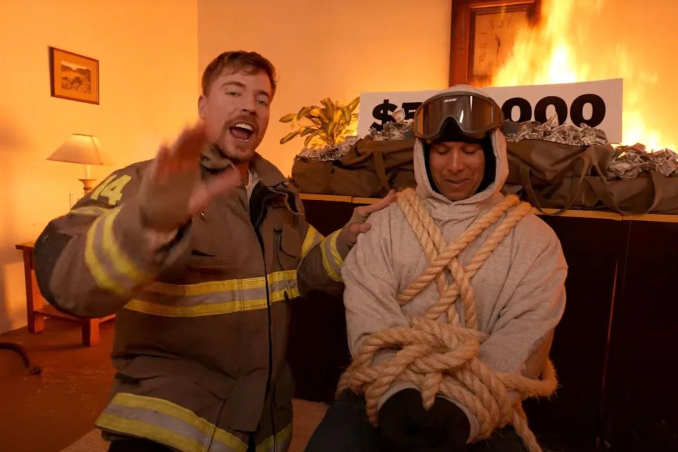 В последнем видосе мистер Бист предлагает каскадеру попробовать выбраться из горящего дома, чтобы выиграть полмиллиона баксов. Кстати, вы смотрели хотя бы один его ролик?