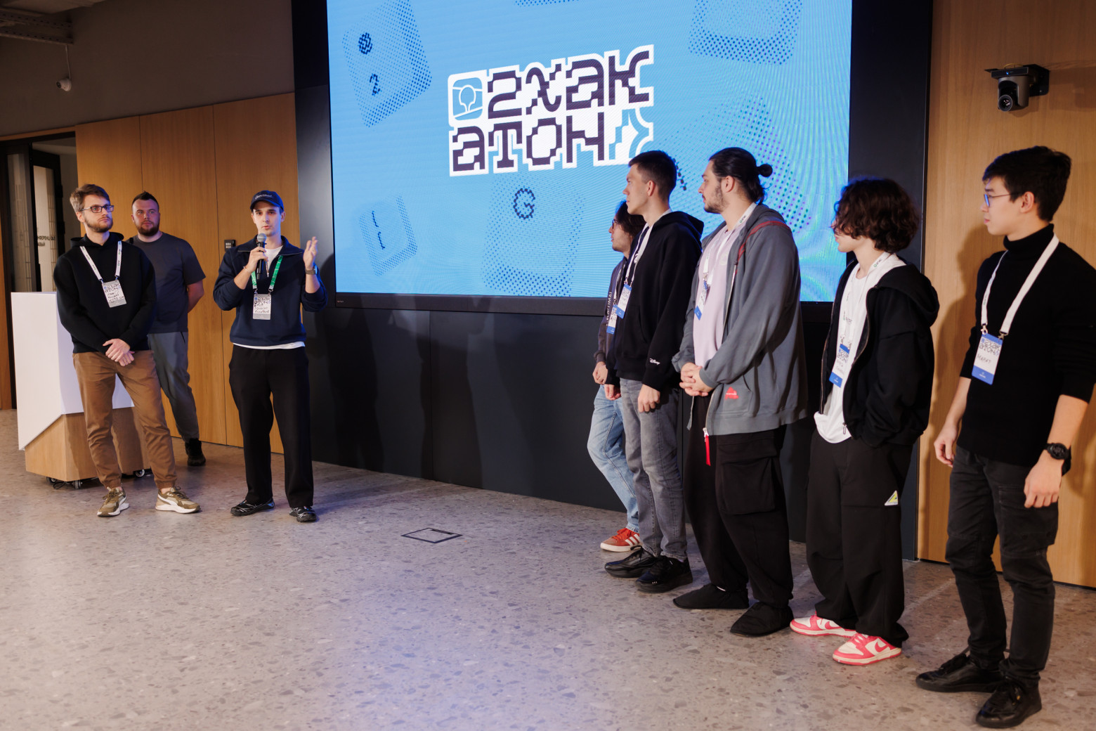 Слева — шеф-редактор Rozetked.me и главред Wylsa.com. Теперь можно знать, как выглядят те самые ребята, кто пишут крутые новости в крутых изданиях!