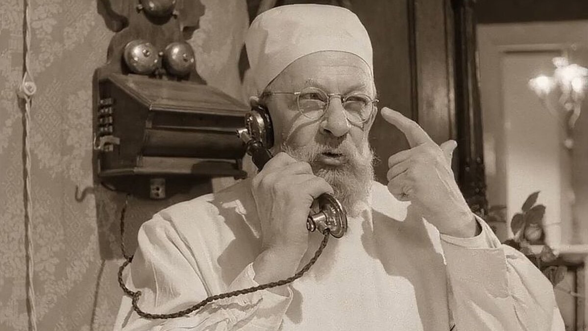 Профессор Преображенский в х/ф "Собачье сердце" требует такую бумажку, чтоб никакой преддомкома ему не смог помешать работать