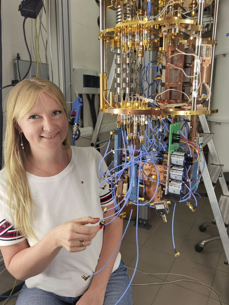 Марина Бастракова — к.ф-м.н., заведующий лабораторией Теории наноструктур НИФТИ ННГУ.  Тот самый человек, который готов экспериментировать с квантовыми вычислениями.