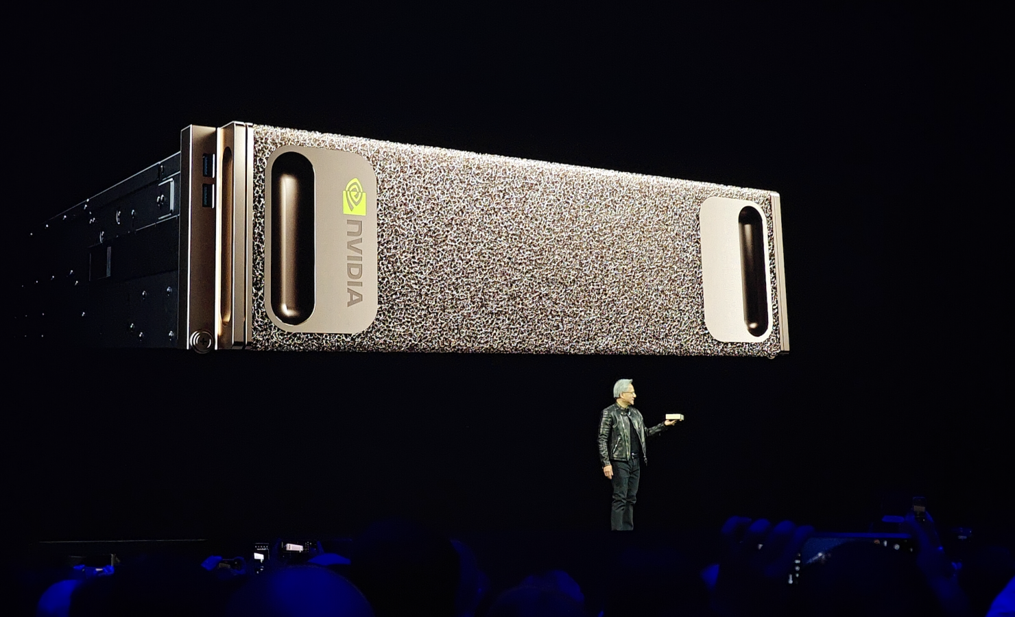 Nvidia представила самый маленький AI-суперкомпьютер за 3999 долларов - 1