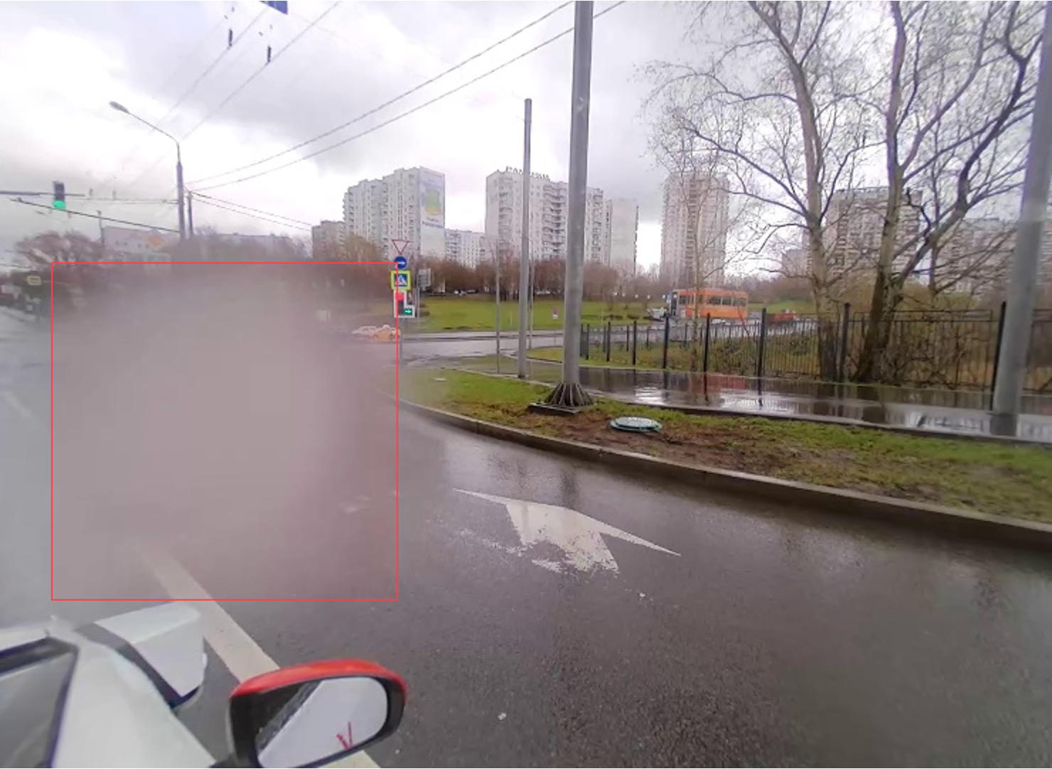 Пример типичного загрязнения камеры — капля воды