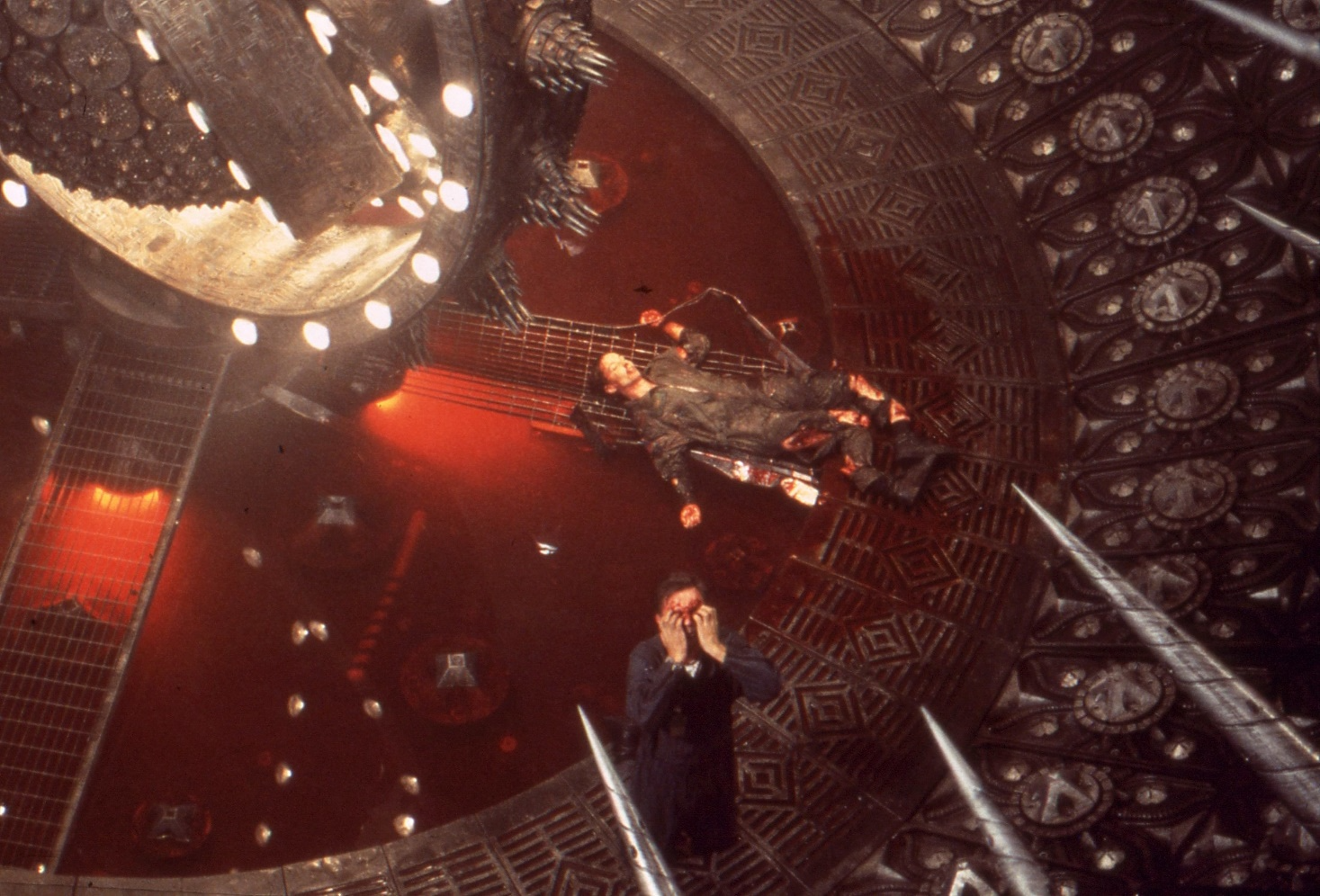 Доктор Уир в «Жерле Ада»