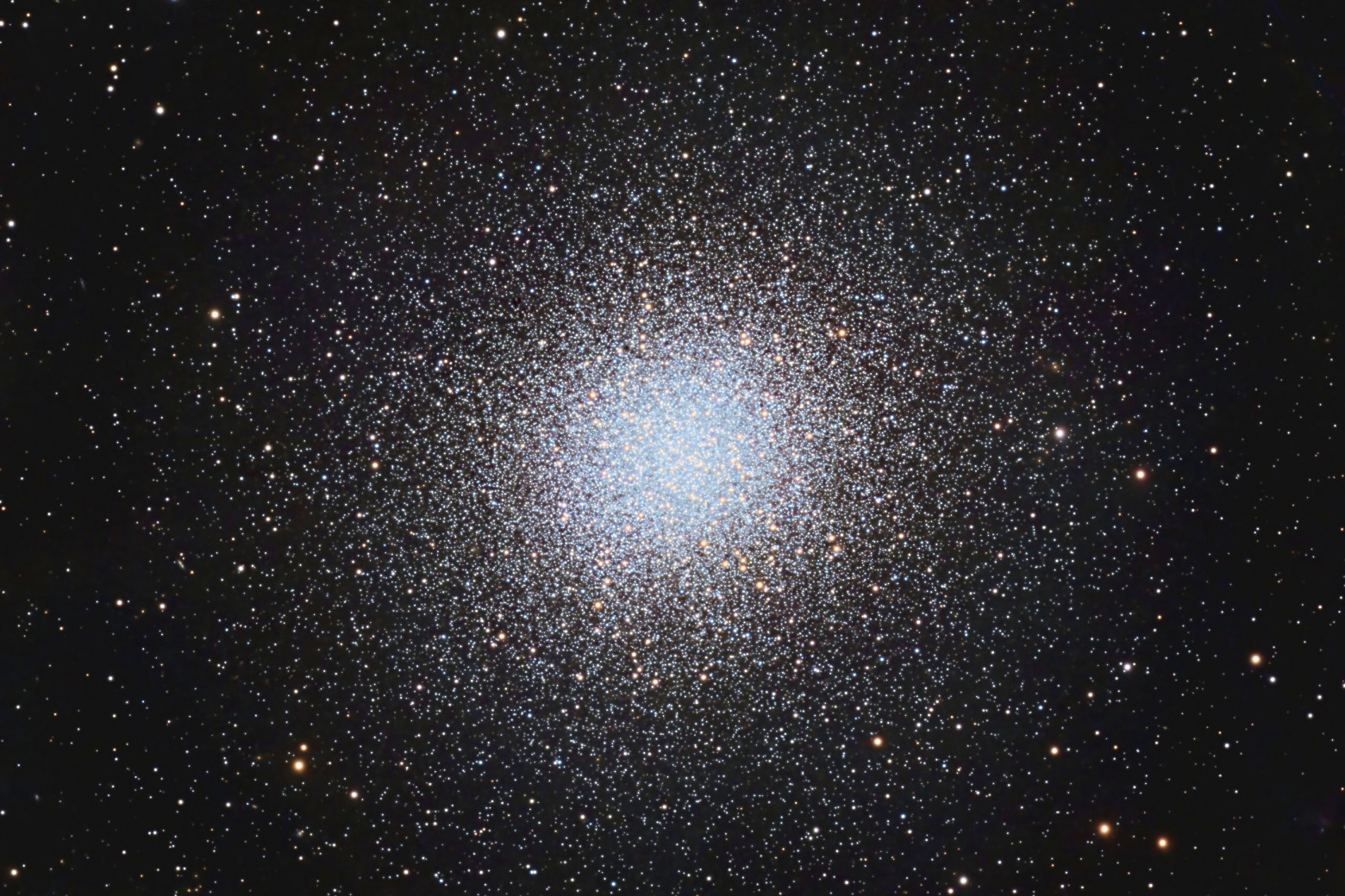 Любительский снимок шарового скопления M13 от Эммы Гарретт (Emma Garrett)  