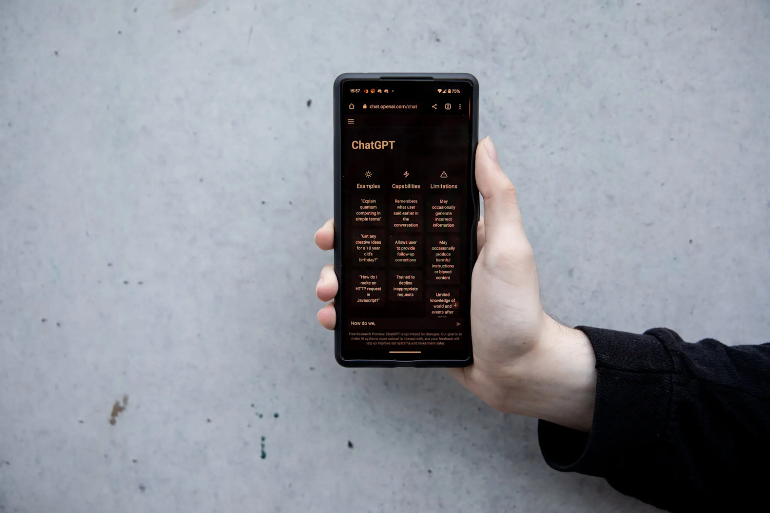 В ноябре 2022 года OpenAI представила свой чат-бот с искусственным интеллектом ChatGPT. Фото: Джеки Моллой для The New York Times