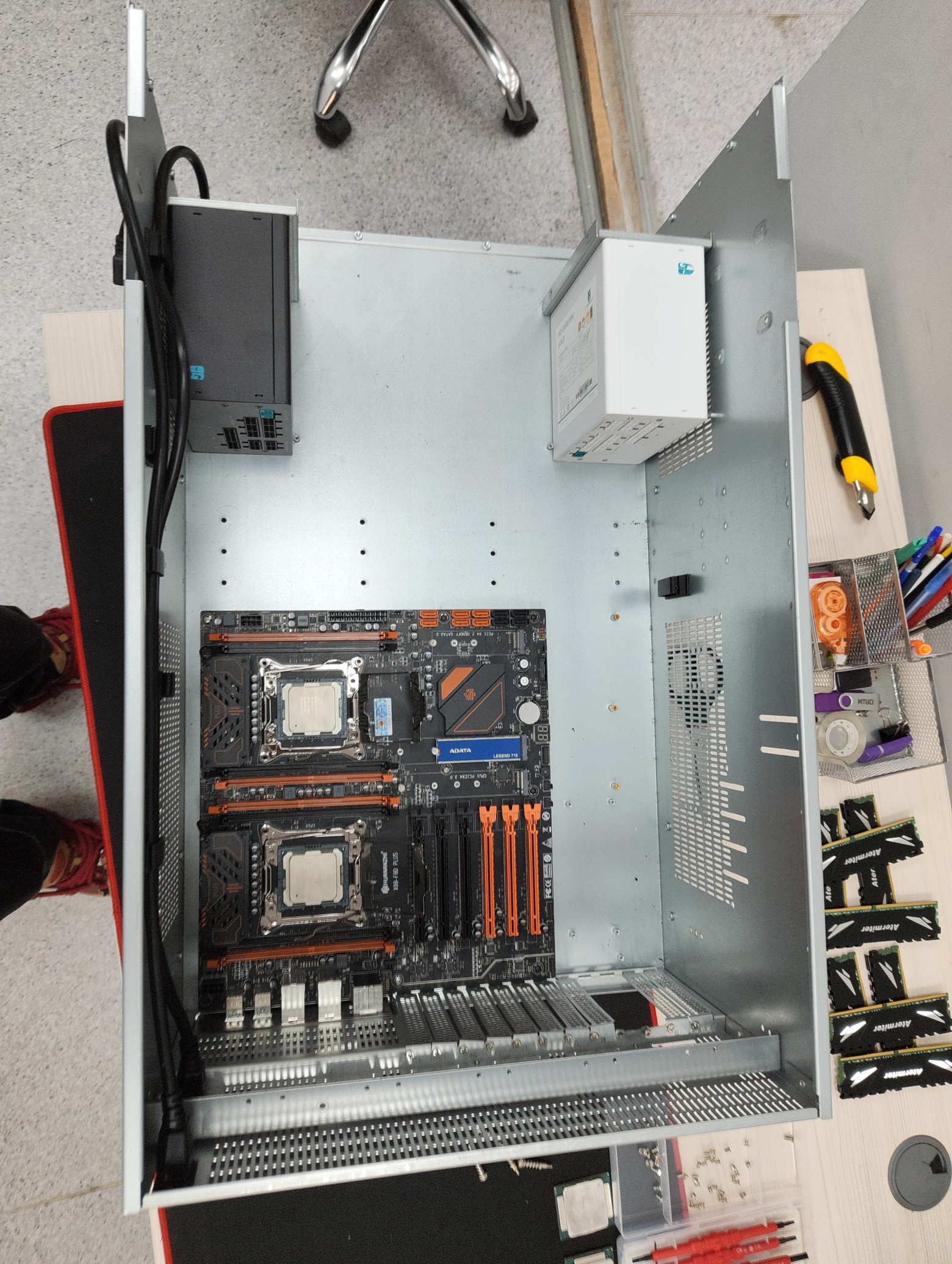 Основа сервера: двупроцессорная плата, питания и оператива.